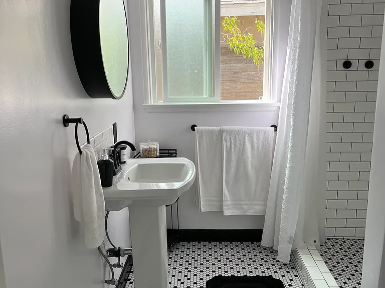 2037 Stewart St #1/2 — Photo 15