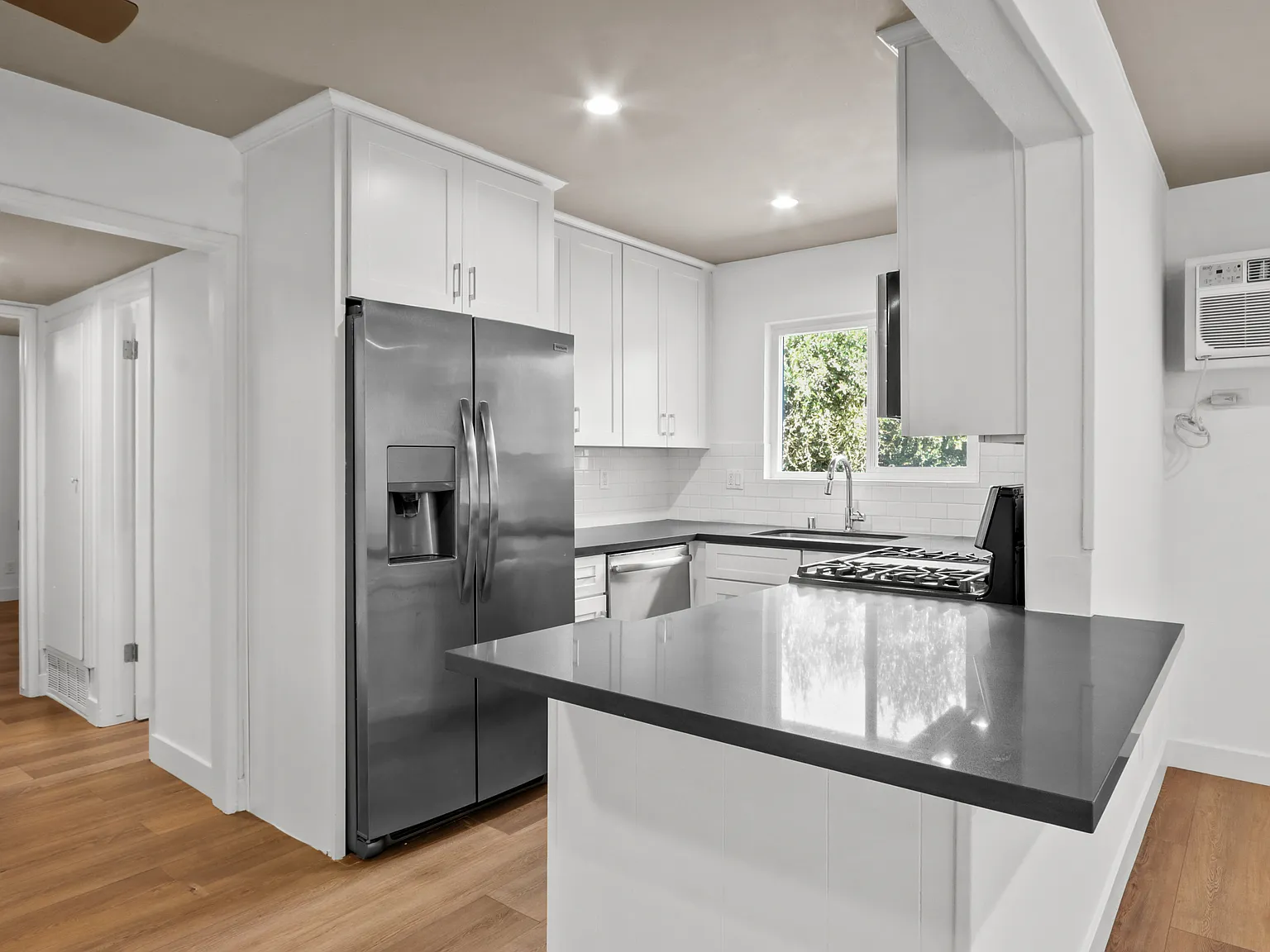 1 bed, 800 sqft, $2,095 — Photo 1