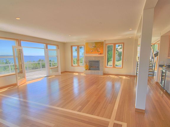 3rd image of 26726 Sunnyview Ln NE