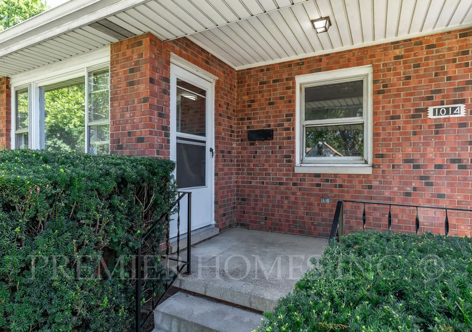 1012-1014 Saxon Ave — Photo 2