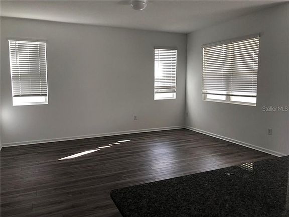 3rd image of 584 Buchannan Dr