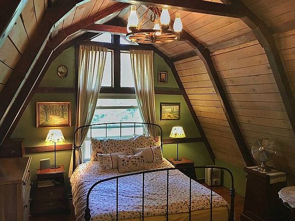 Upstairs main bedroom. 