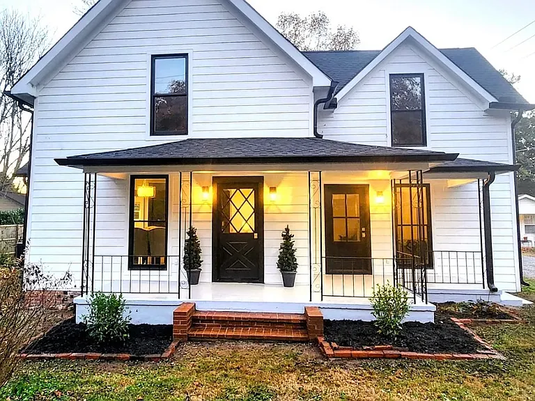 1011 S Court St — Photo 1