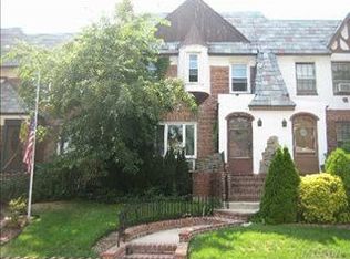 388 Cochran Pl, Valley Stream, NY 11581
