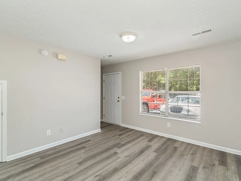 1210 Pin Oak Dr — Photo 3