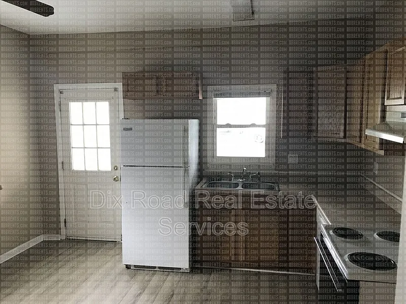 3 bed, 1.0 bath, 1320 sqft, $1,095 — Photo 4