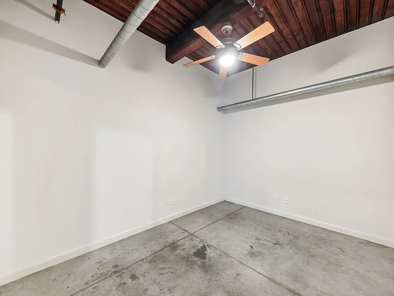 Stadium Loft Apartments — Photo 17