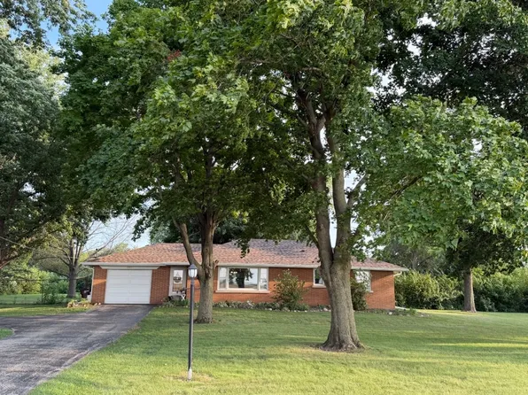 2694 W 3000s Rd, Kankakee, IL 60901