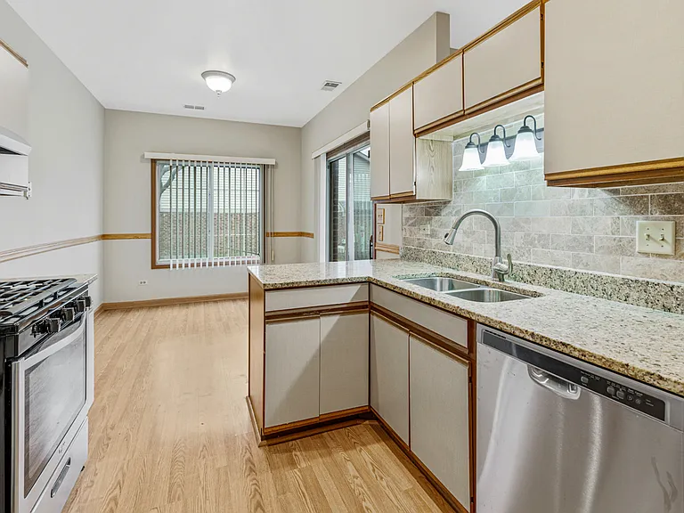 1665 Commodore Ct #7 — Photo 8