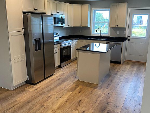 2nd image of 1718 Sequoia Ln