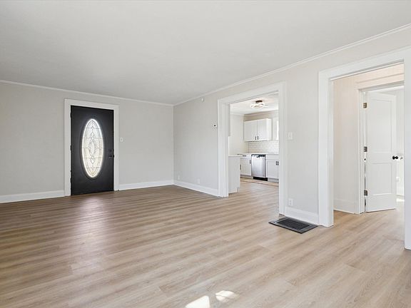 3rd image of 2501 Erskine Blvd