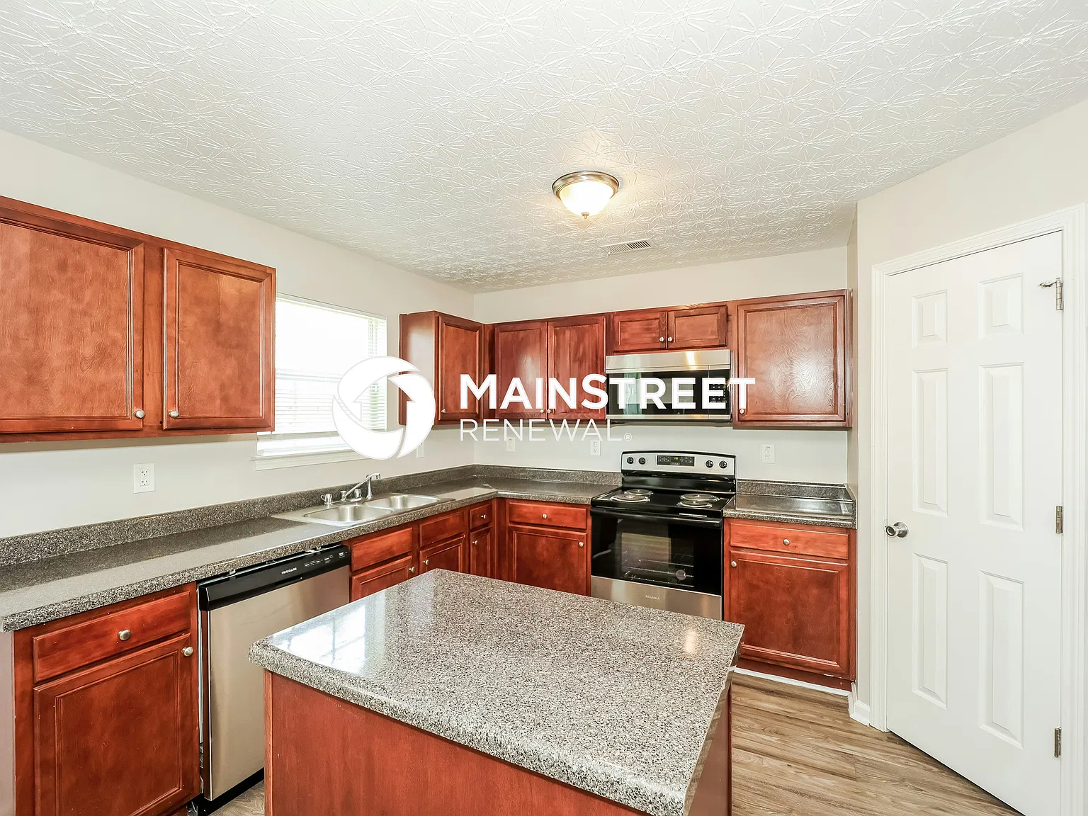 5121 Amberland Sq — Photo 3