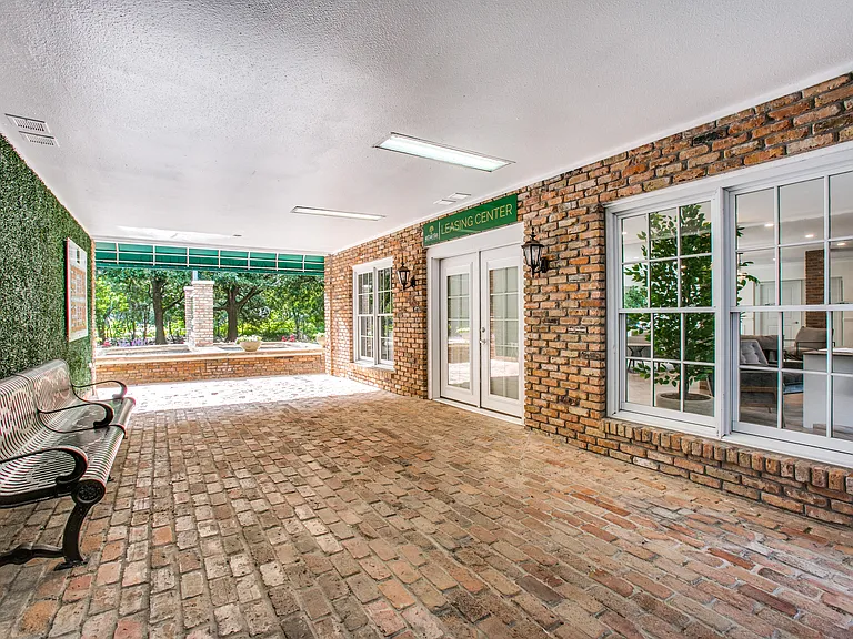 Bellaire Oaks Apartments — Photo 45