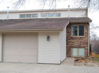 252 Parkside Ln, Lincoln, NE 68521