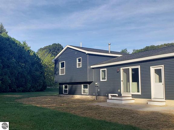 4th image of 4441 Hillcrest Dr