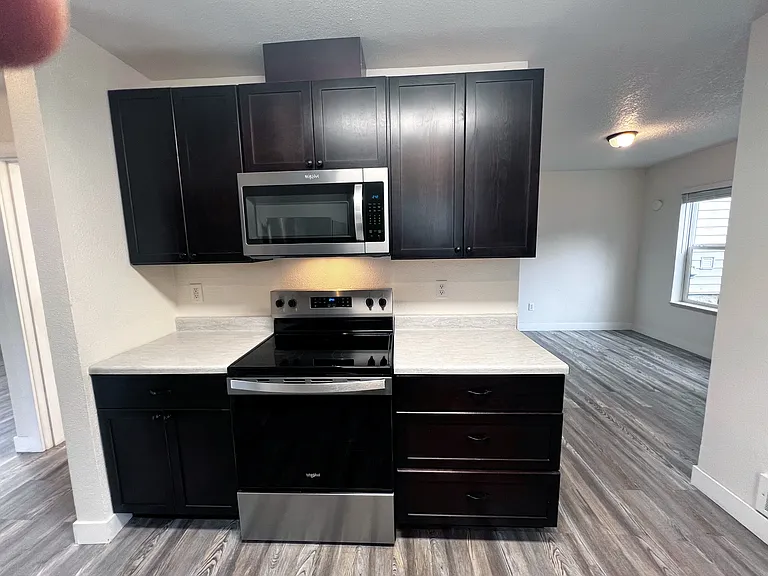 940 NW 7th Ave #10 — Photo 5