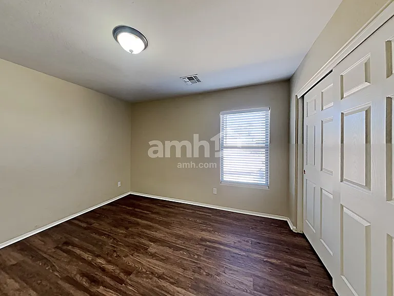 1517 S 115th Dr — Photo 22