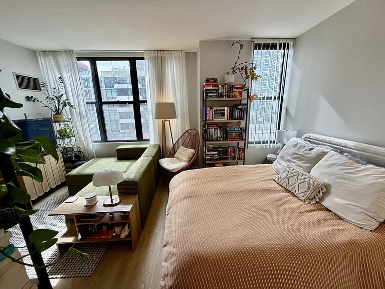 330 N Jefferson St #408 — Photo 4
