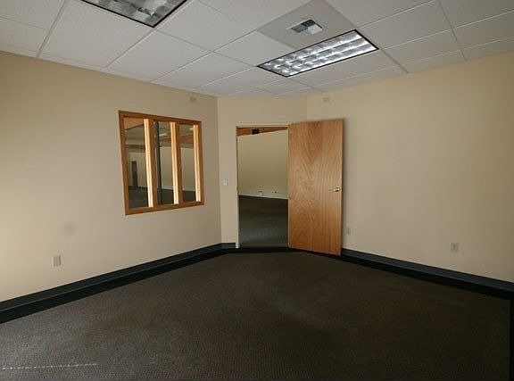 5th image of 939 Stephens Ave