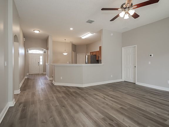 4th image of 801 Esquire Ln