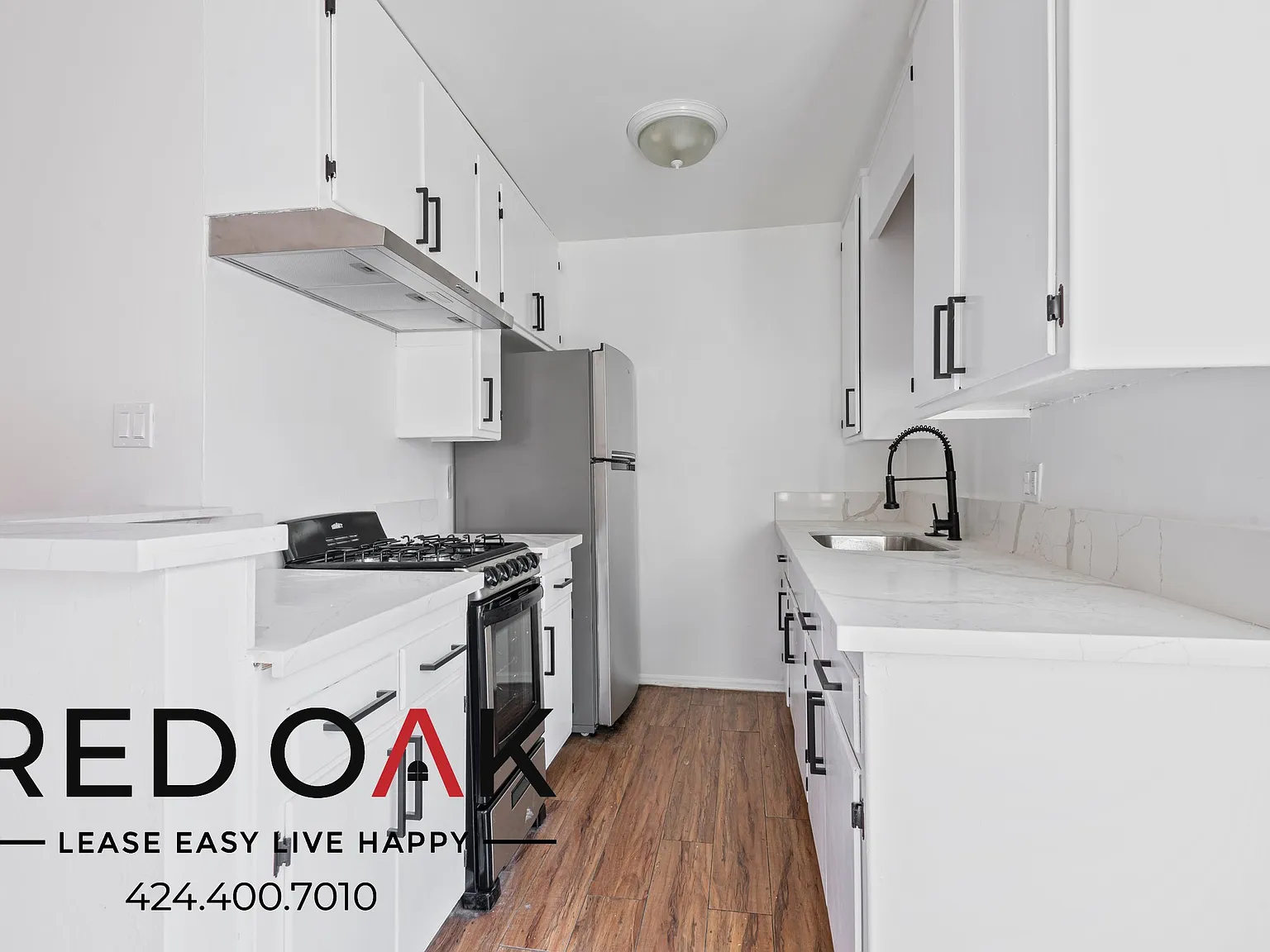Cozy 2-Bed with Two Parking Spaces Included, Walk-in Closet, and Hardwood Floors ~ In Palms! — Photo 1