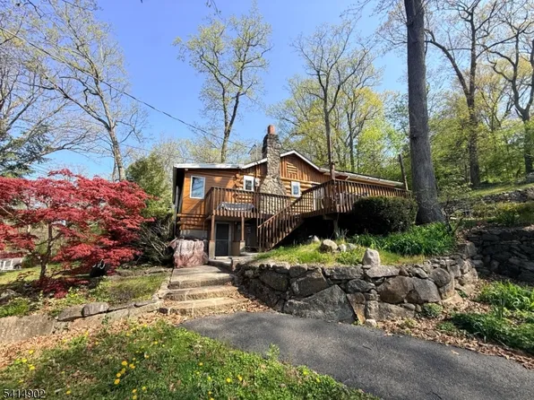 390 Lakeview Ave, Ringwood Boro, NJ 07456