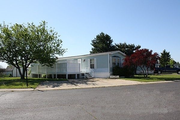 1st image of 100 Woodlot Ct
