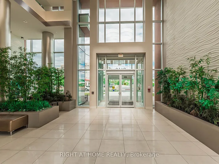 9608 Yonge St #1603 — Photo 5
