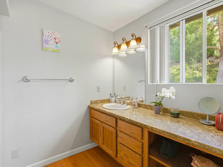 24668 Ebelden Ave — Photo 23
