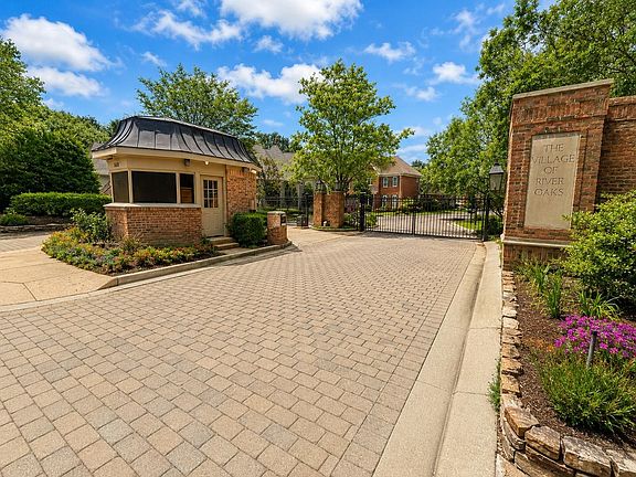 2nd image of 1047 Humphrey Oaks Cir