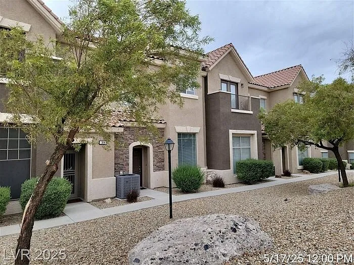 316 Fountain Crossing Ln — Photo 2