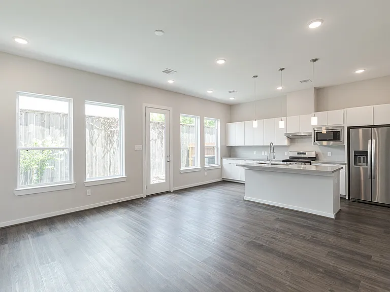 604 Thornton Rd — Photo 10