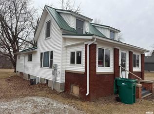 305 W Market St, Table Grove, IL 61482