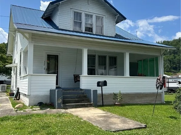 308 1st St W, Madison, WV 25130