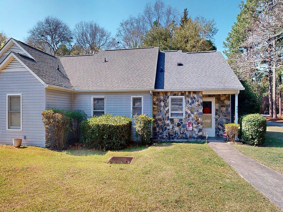 1st image of 900 Cedar Court