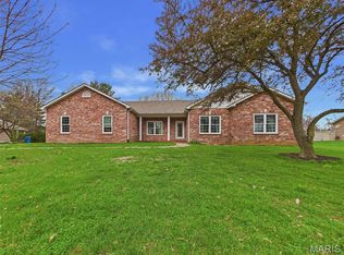 6 Forest Dr, Maryville, IL 62062