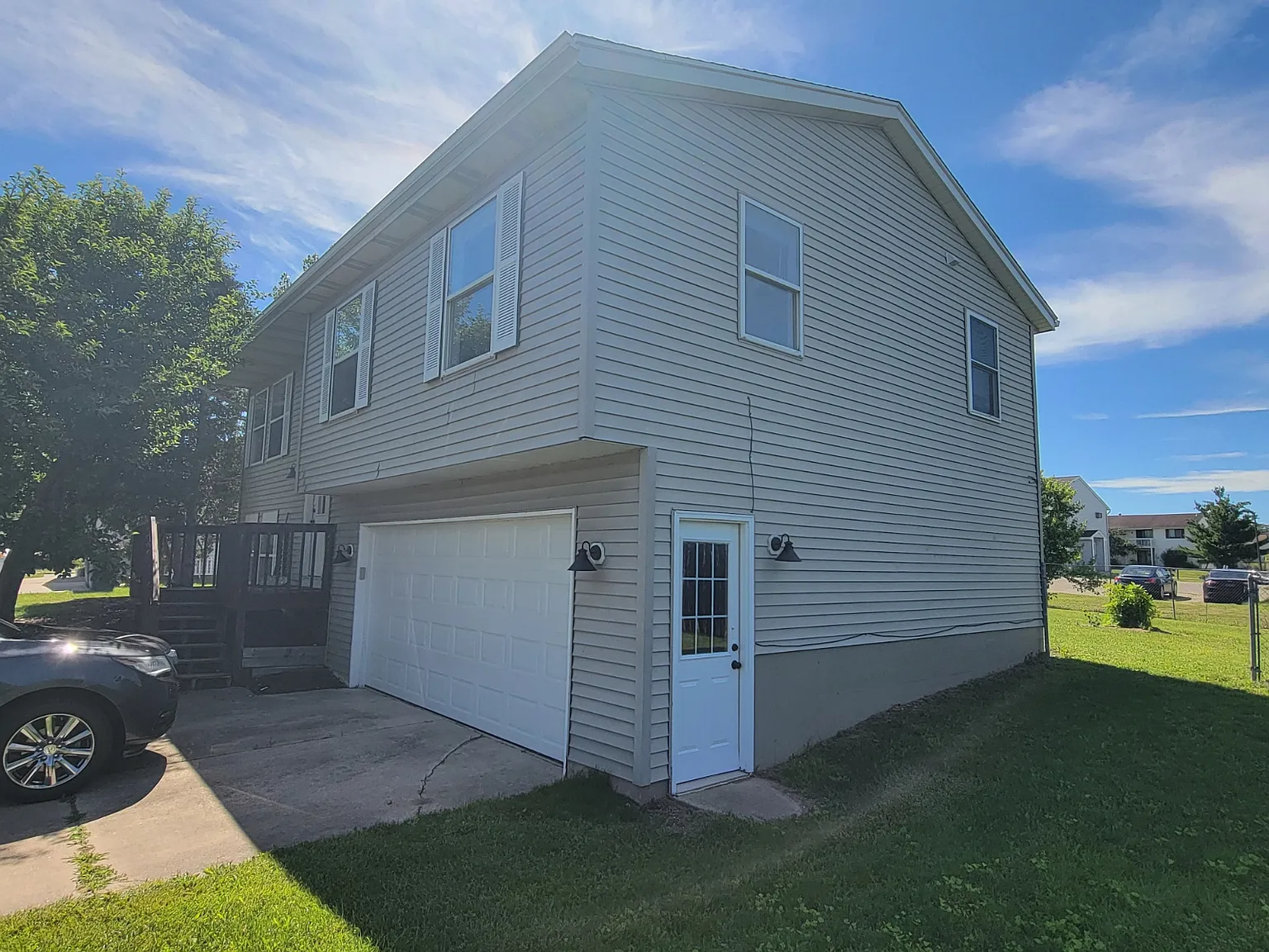 4 bed, 1285 sqft, $2,100 — Photo 2