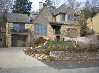 360 Lakeshore Dr W, Lenexa, KS 66217