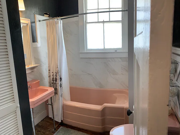 8601 S Claiborne Ave — Photo 4