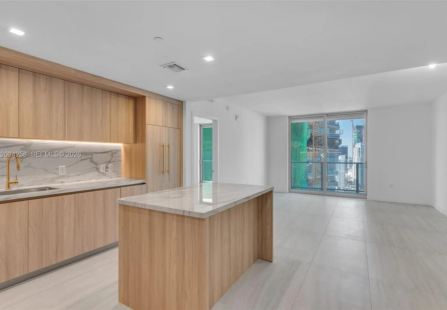 3 bed, 3.0 bath, $14,000 — Photo 4