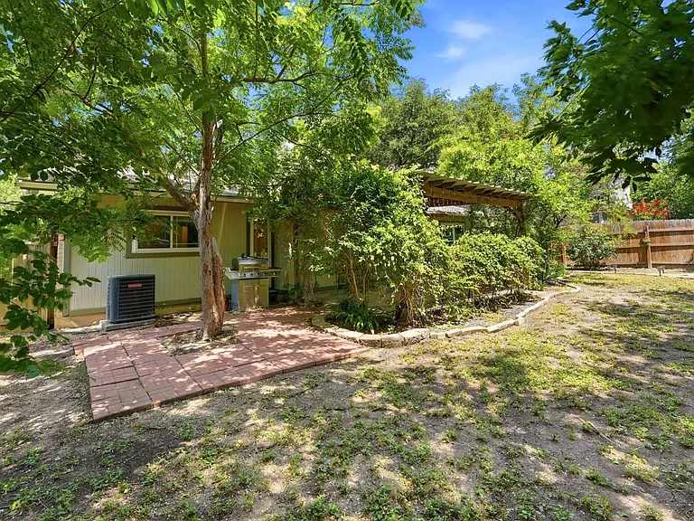 1114 Churing Dr — Photo 47