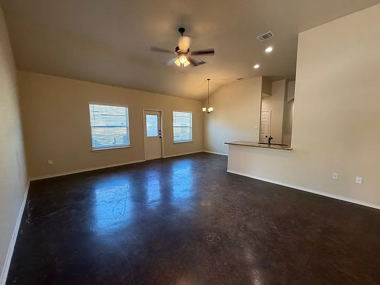 204 Kaspar Way — Photo 3