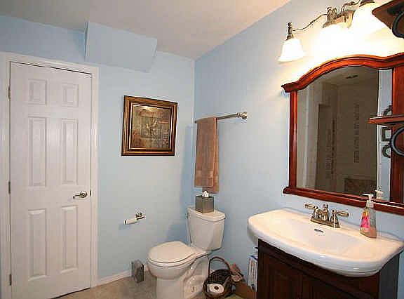 Full bath upstairs with show