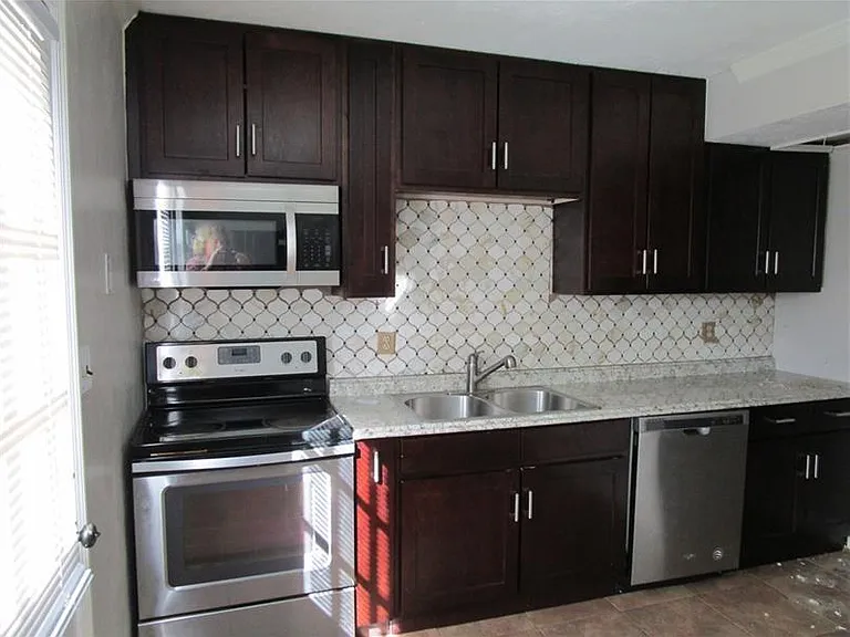 1235 Riverside Dr #F6 — Photo 9