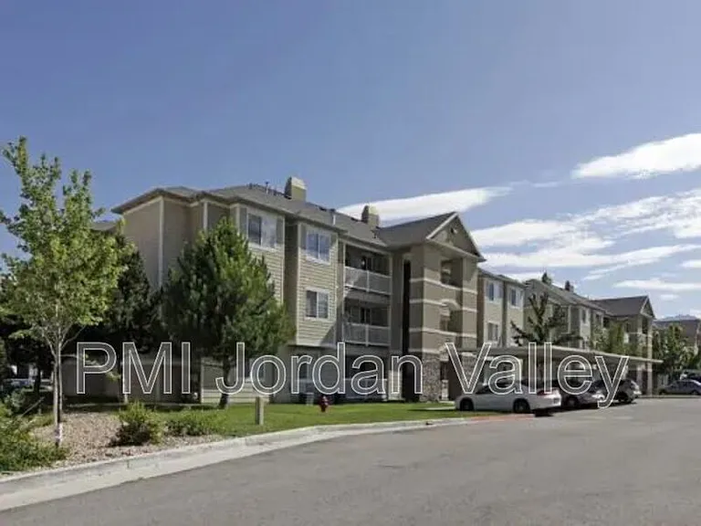 7011 S 1300 W — Photo 3