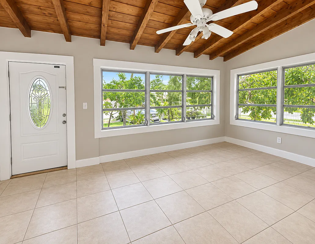 3 bed, 1.0 bath, 1193 sqft, $2,500 — Photo 3