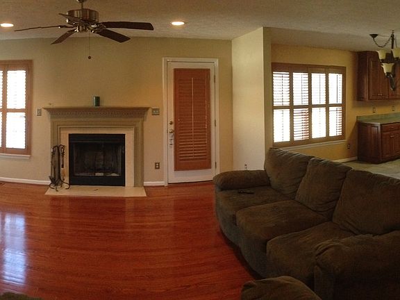Woody family room and kitchen pano_04012016