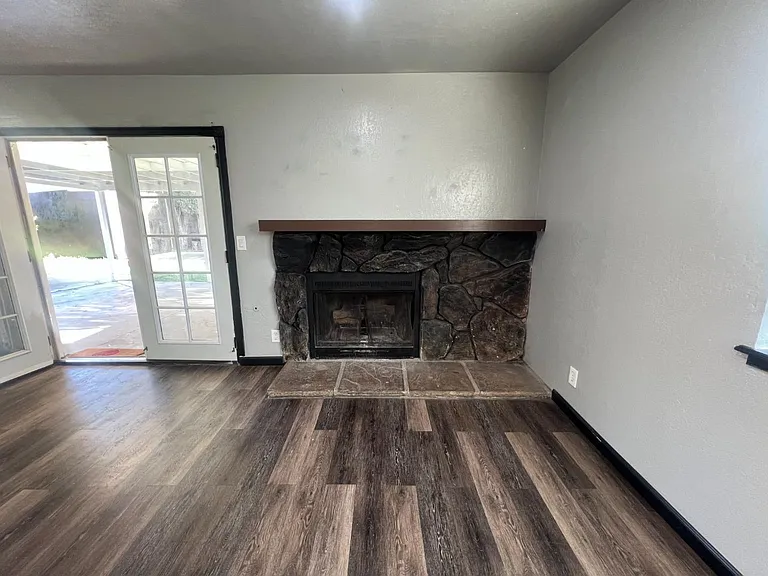 258 8th St — Photo 3