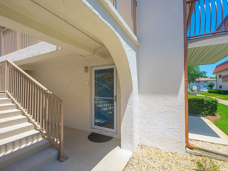 2100 W Beach Dr #R102 — Photo 12