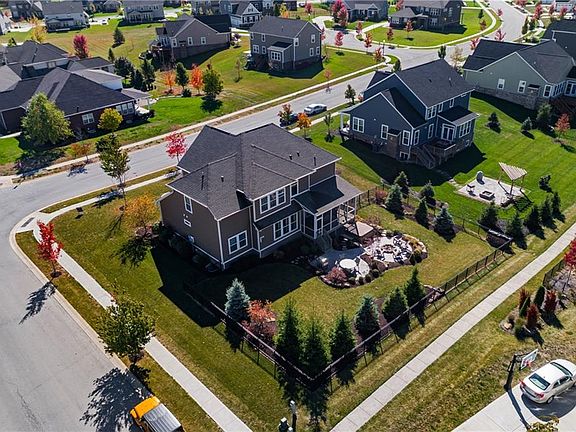 3rd image of 16769 Meadow Wood Dr